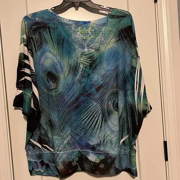 Blue Peacock pattern top - Picture 6 of 6